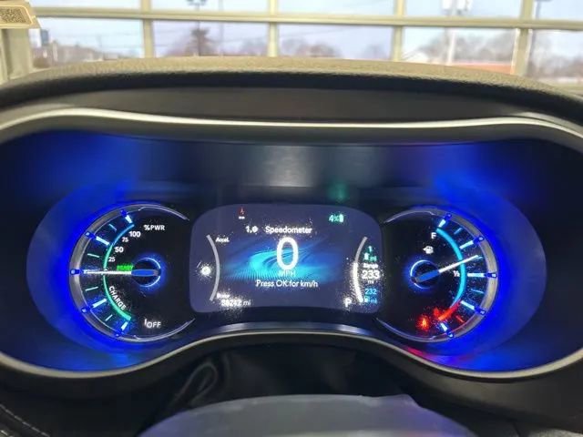 Used 2023 Chrysler Pacifica Touring-L image 20