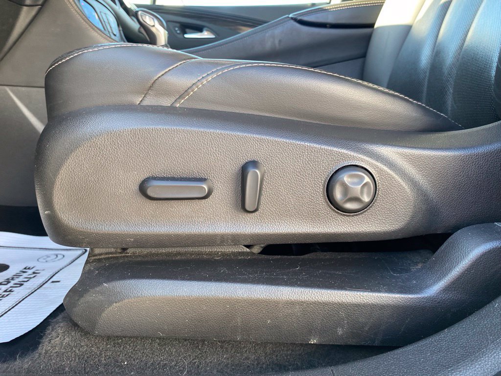 Used 2018 Buick Envision Essence FWD image 16