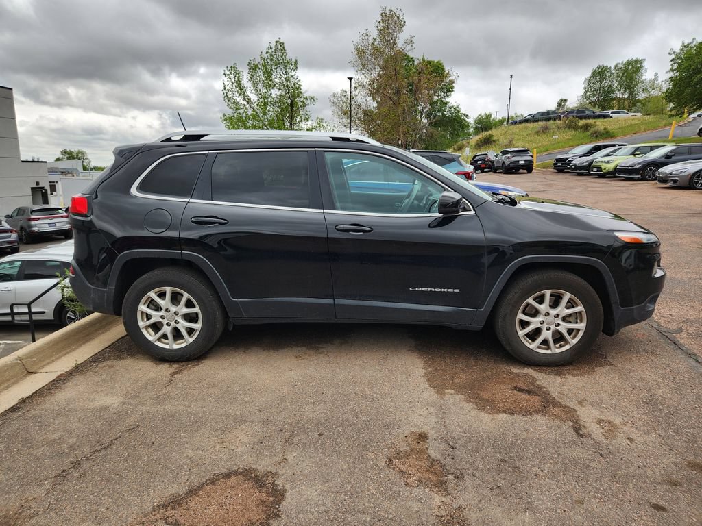 Used 2017 Jeep Cherokee Latitude w/ Safety/Convenience Group AWD/4WD image 20