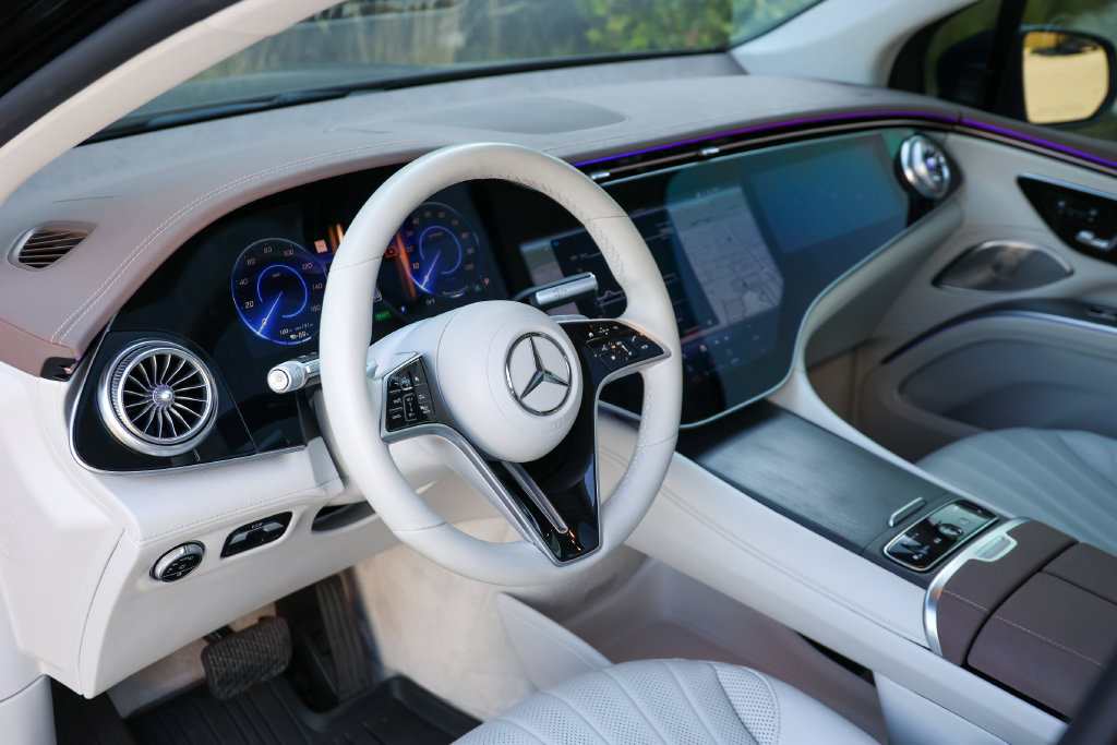 Used 2023 Mercedes-Benz EQS 580 4MATIC SUV image 4