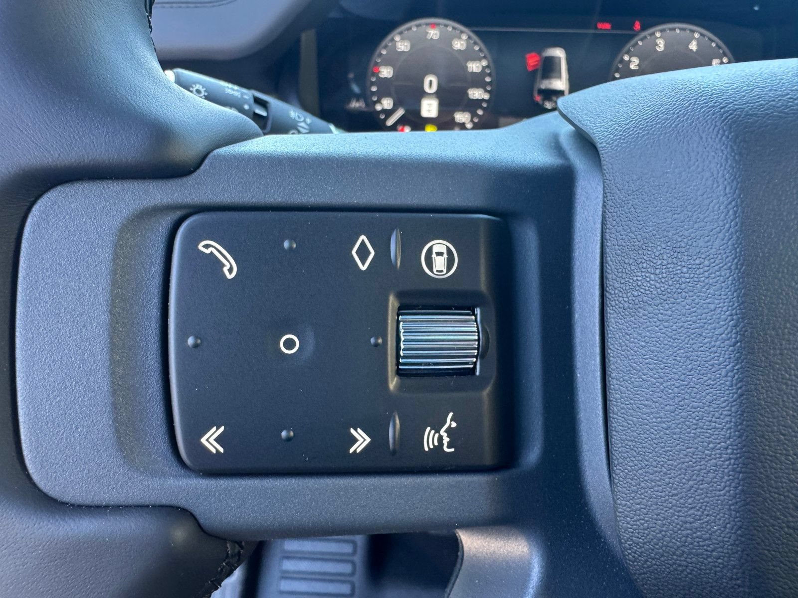 New 2026 Land Rover Defender 130 X-Dynamic SE AWD/4WD image 23