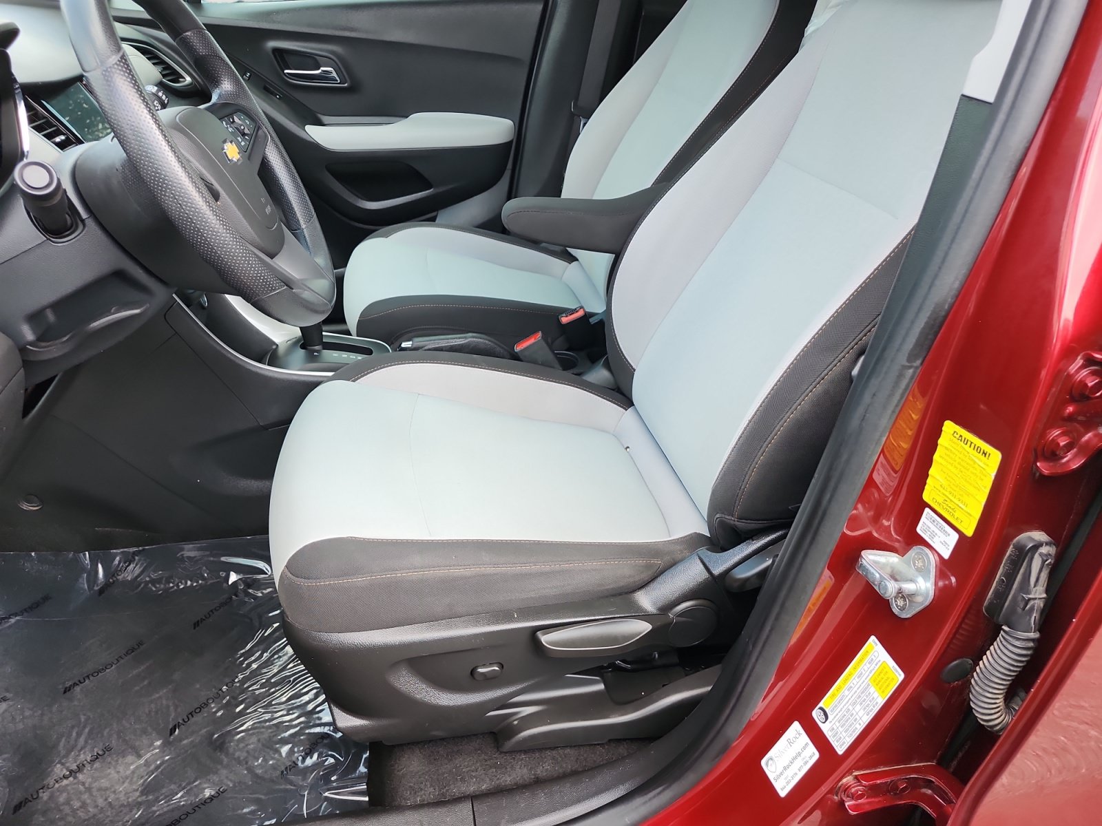 Used 2021 Chevrolet Trax LS w/ Tint and Cruise Package FWD image 9