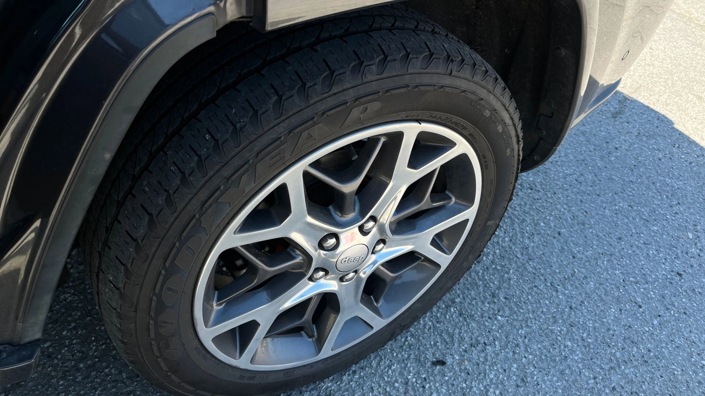Used 2020 Jeep Grand Cherokee Overland AWD/4WD image 14