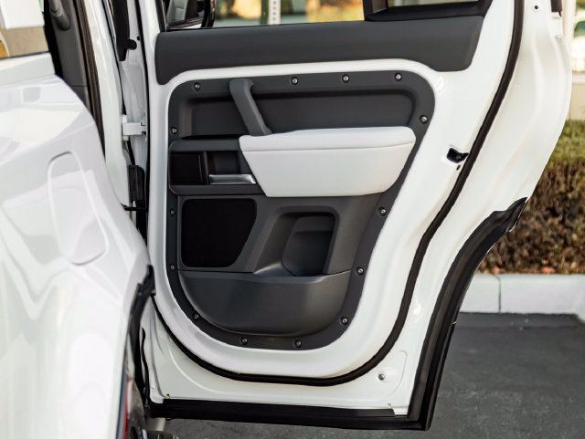 New 2026 Land Rover Defender 110 X-Dynamic SE AWD/4WD image 30