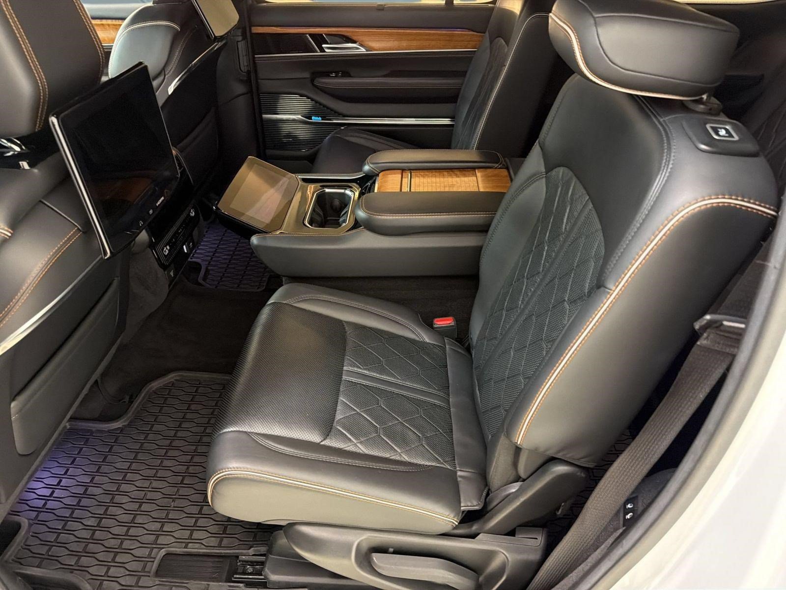 Used 2022 Jeep Grand Wagoneer Series III w/ Rear Seat Video Group 1 AWD/4WD image 22