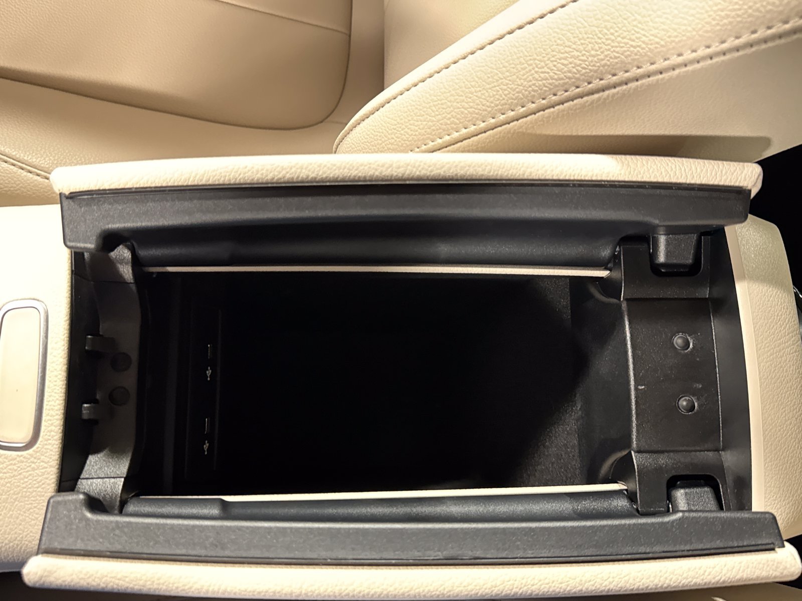 Used 2022 Mercedes-Benz EQB 300 4MATIC image 26