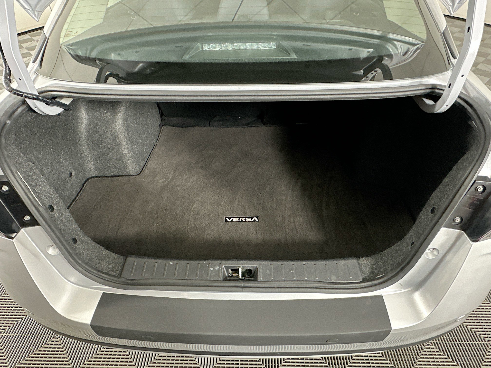 Used 2021 Nissan Versa SV image 27