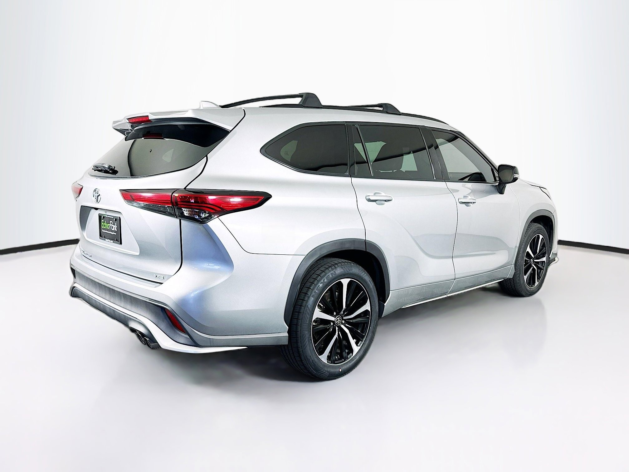 Used 2021 Toyota Highlander XSE FWD image 9