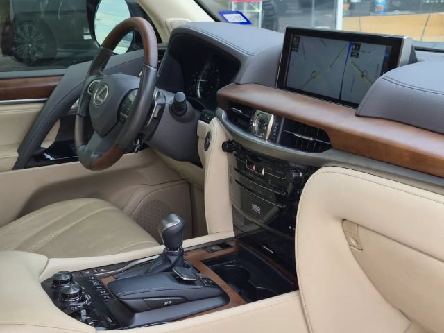 Used 2020 Lexus LX 570 4WD w/ Luxury Package image 14
