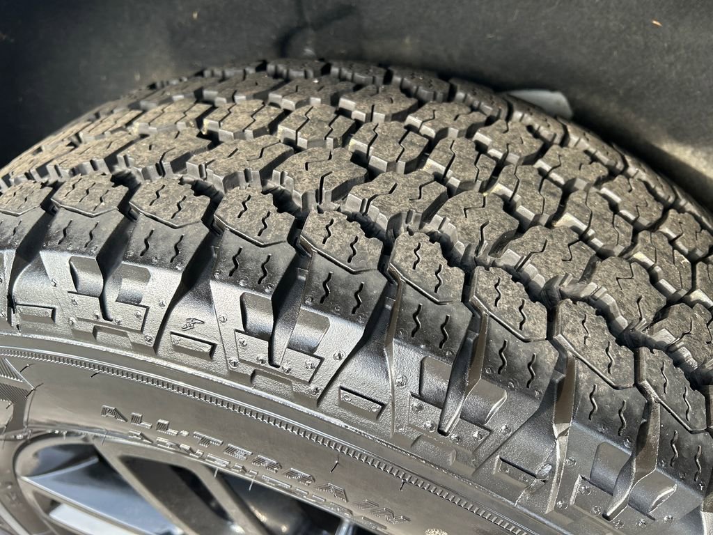 Used 2025 Land Rover Defender 110 S image 17