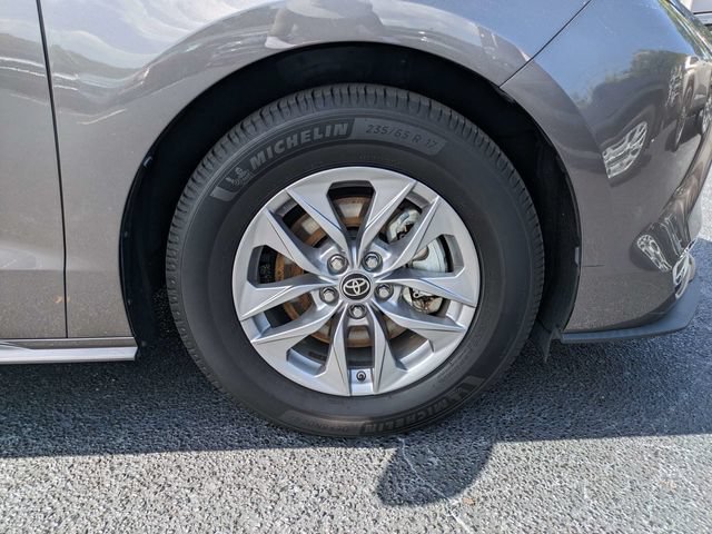 Used 2022 Toyota Sienna XLE FWD image 11