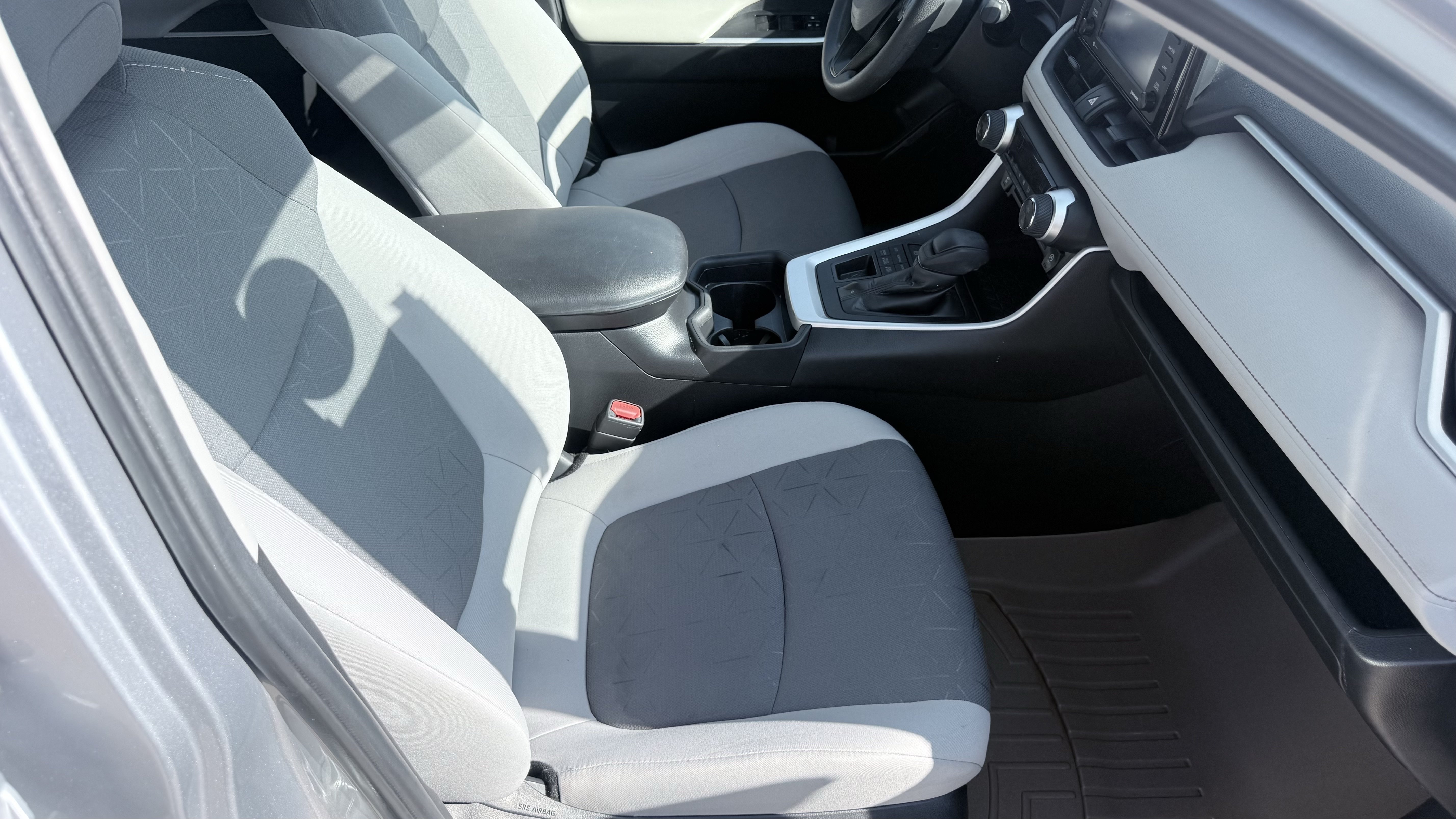 Used 2021 Toyota RAV4 XLE AWD/4WD image 33