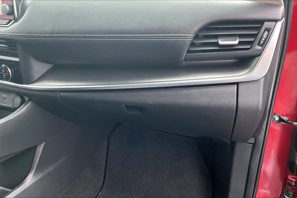 Used 2023 Nissan Rogue SV image 17