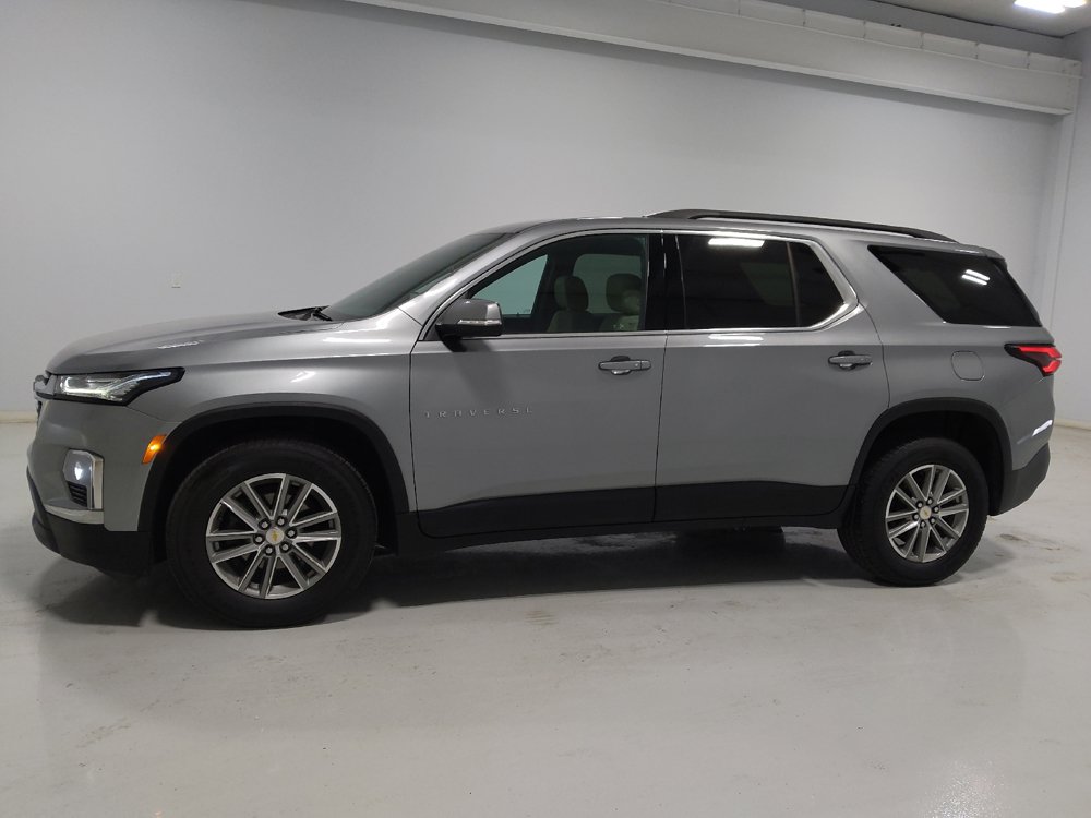 Used 2023 Chevrolet Traverse LT w/ LPO, Cargo Package AWD/4WD image 2