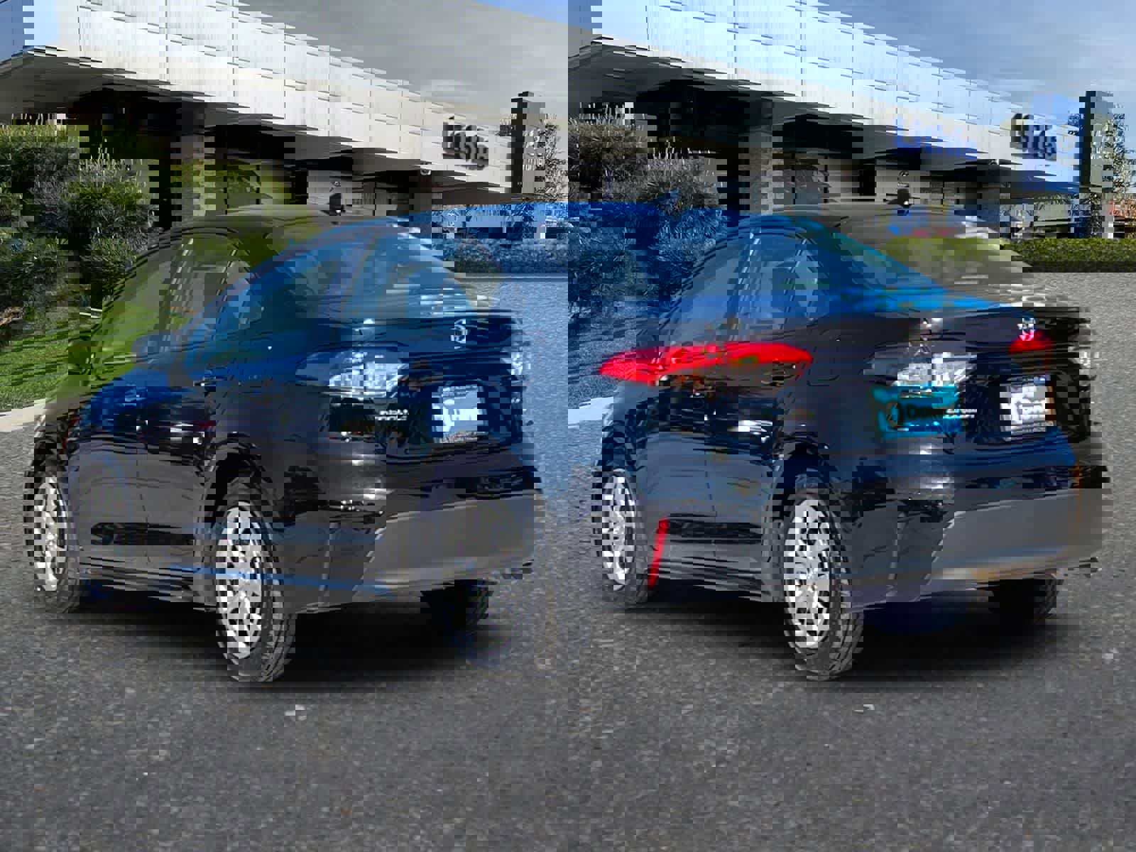 Used 2025 Toyota Corolla LE image 7