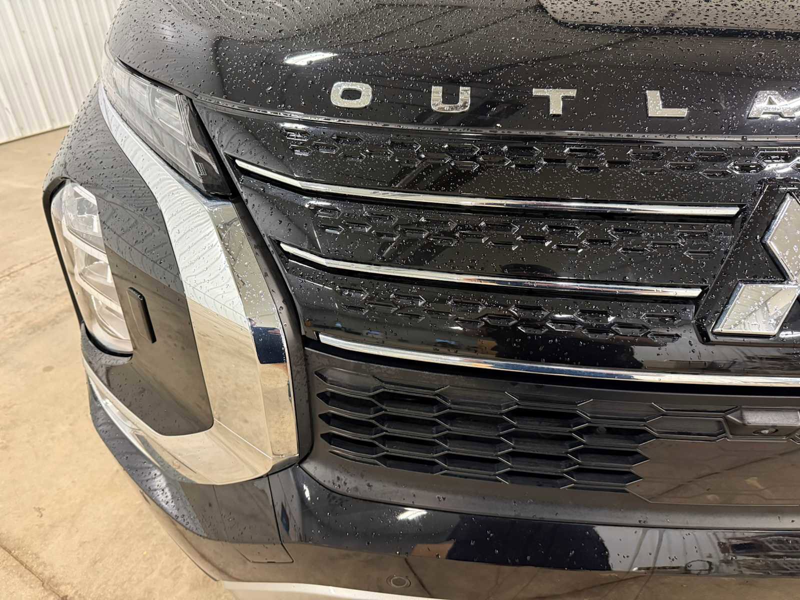 Used 2024 Mitsubishi Outlander SE AWD/4WD image 4