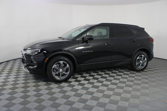 Used 2024 Chevrolet Blazer LT w/ Convenience Package image 2