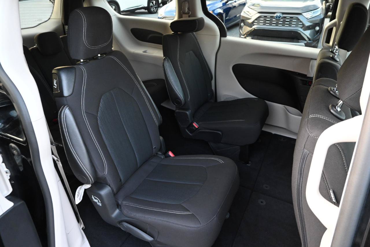 Used 2021 Chrysler Voyager LX FWD image 37