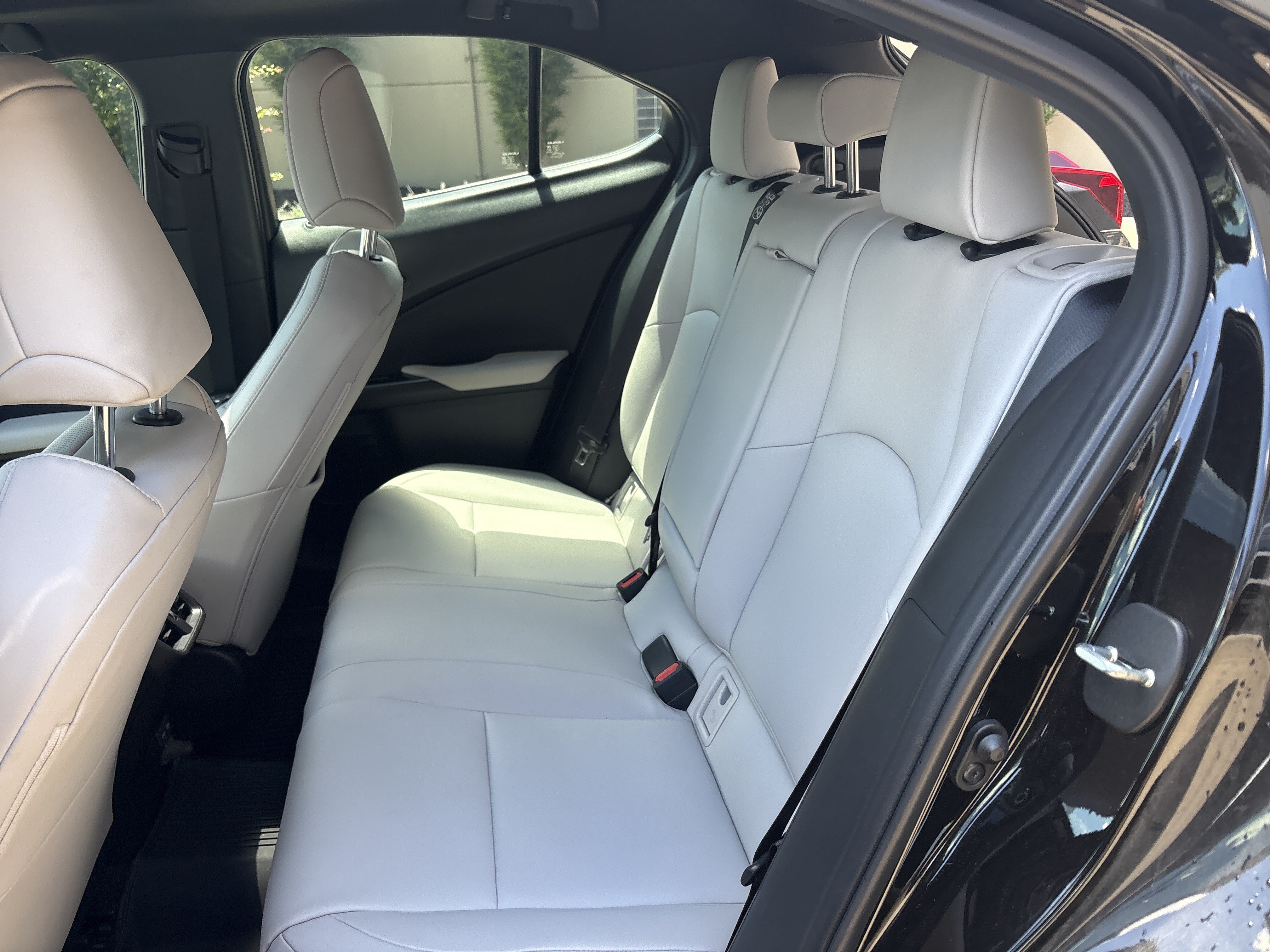 Used 2025 Lexus UX 300h AWD w/ Accessory Package (Z1) image 31