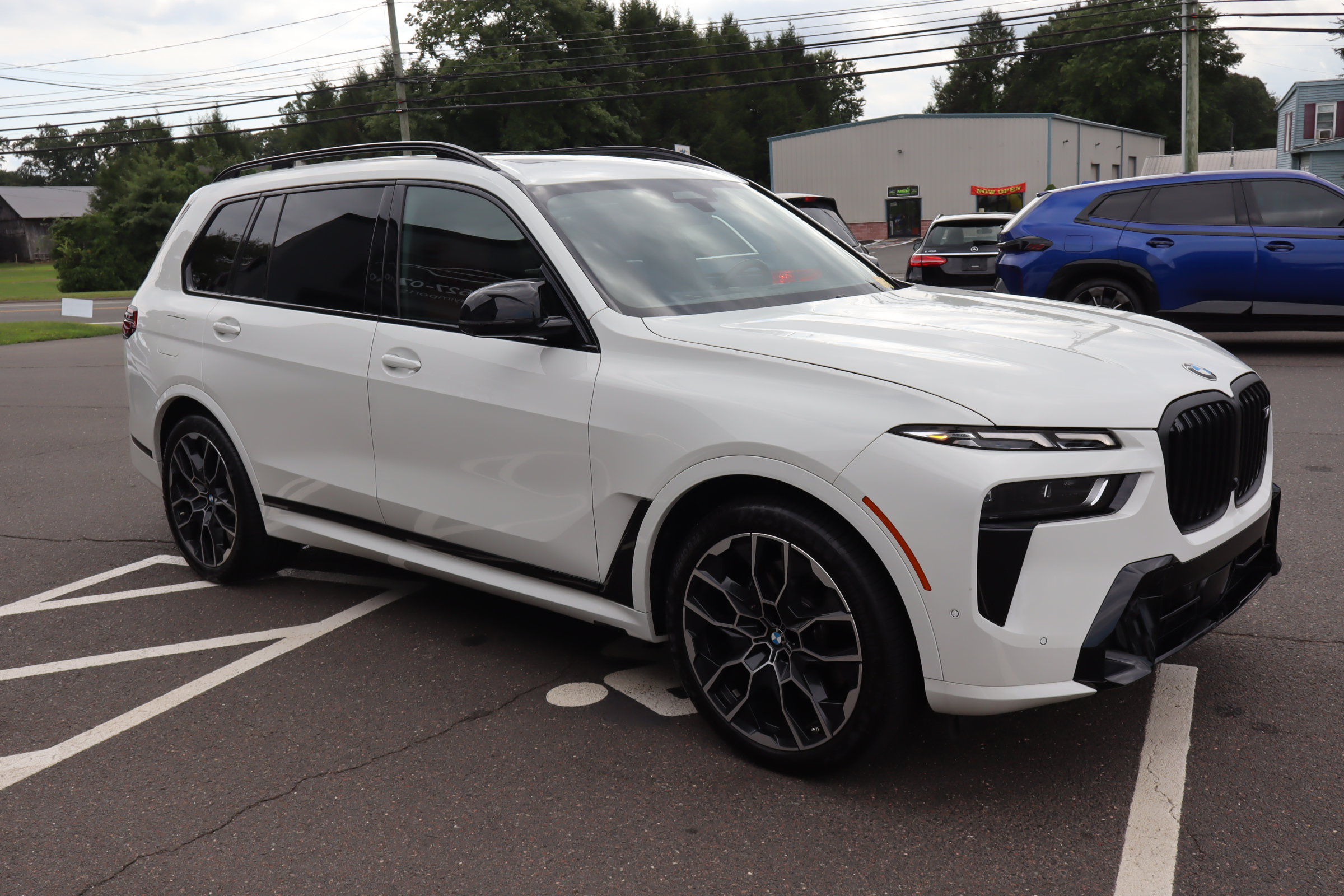 Used 2025 BMW X7 M60i AWD/4WD image 4