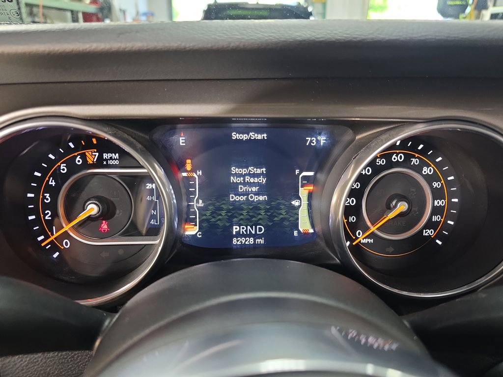 Used 2018 Jeep Wrangler Unlimited Sahara AWD/4WD image 17