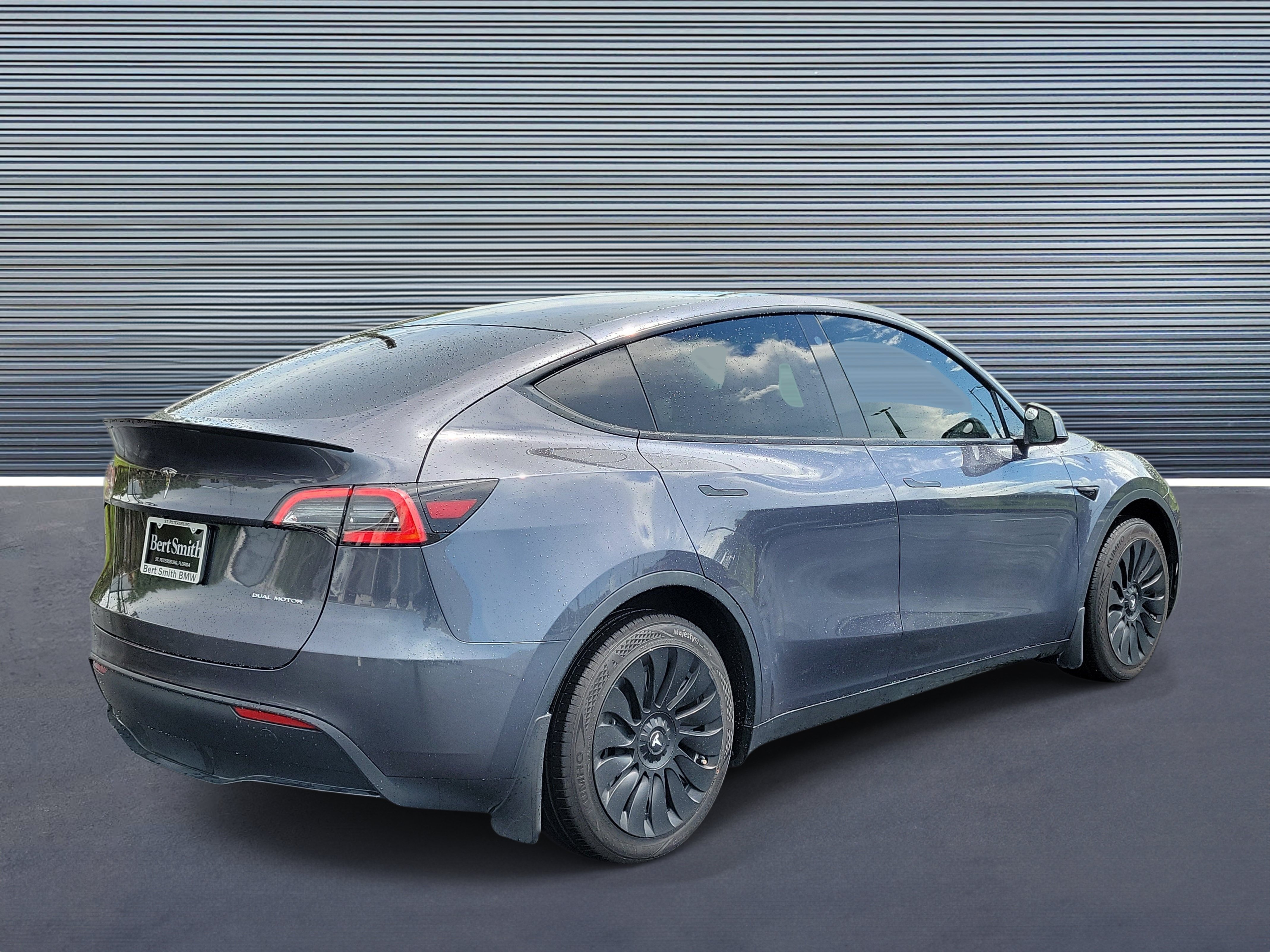 Used 2023 Tesla Model Y Long Range AWD/4WD image 3