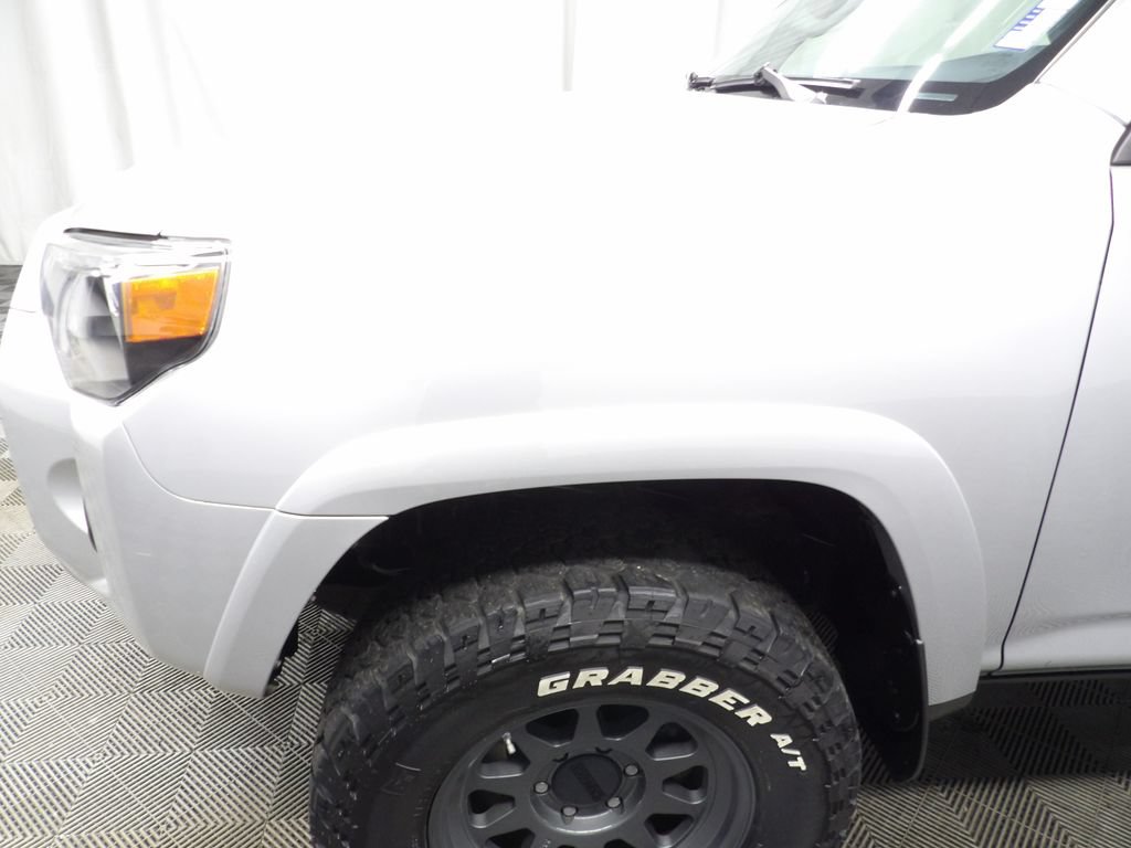 Used 2021 Toyota 4Runner SR5 AWD/4WD image 34