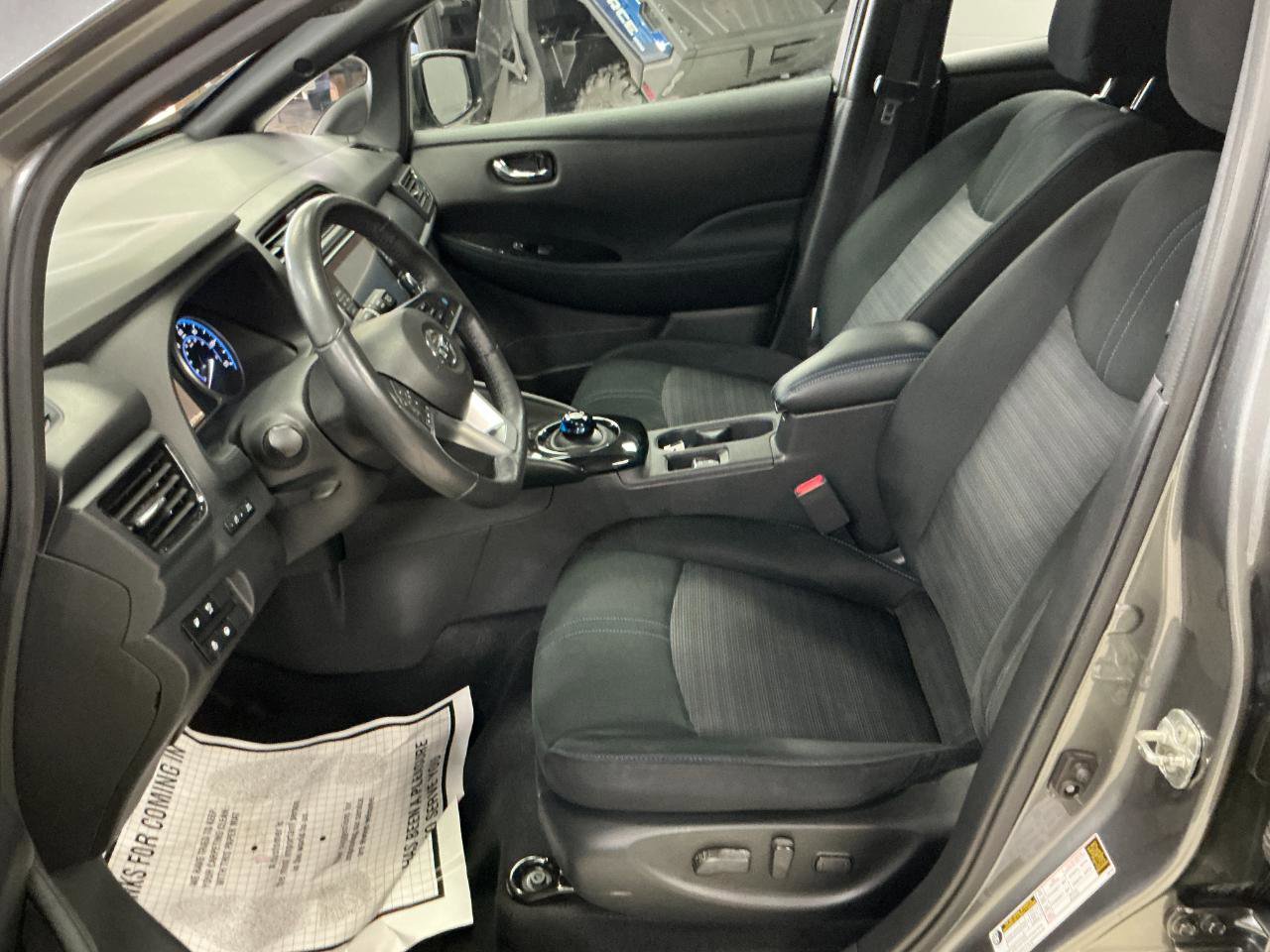 Used 2020 Nissan Leaf SV w/ SV Technology Package image 12