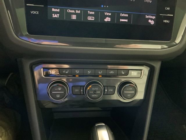 Used 2019 Volkswagen Tiguan SEL Premium w/ 3rd Row Seat Package image 24