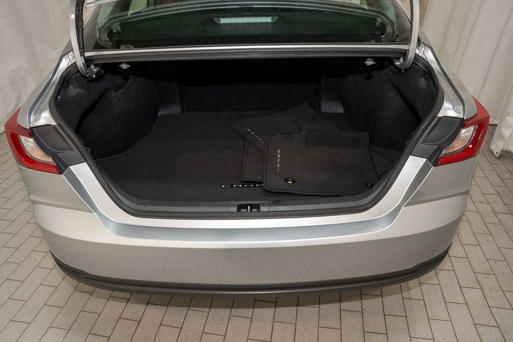 Used 2025 Toyota Camry LE w/ Convenience Package image 5