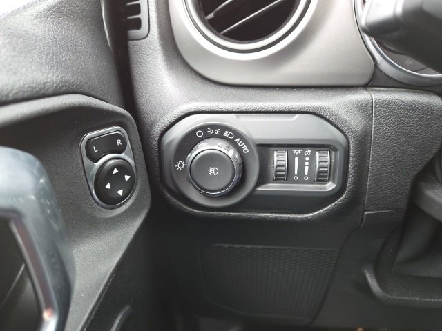 Used 2021 Jeep Wrangler Sport S image 39