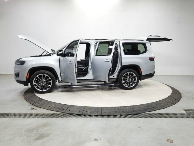 Used 2022 Jeep Wagoneer Series III w/ Premium Group I image 12