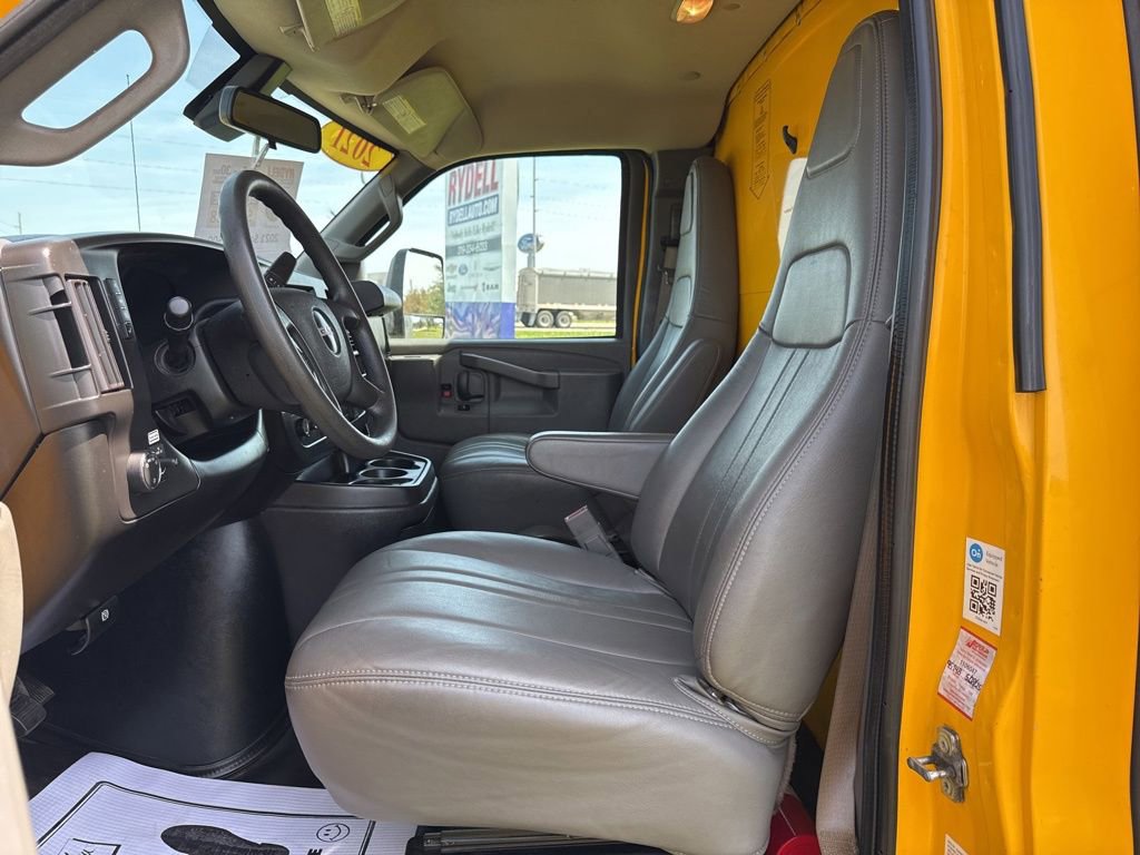 Used 2021 GMC Savana 3500 Extended w/ Power Convenience Package RWD image 4