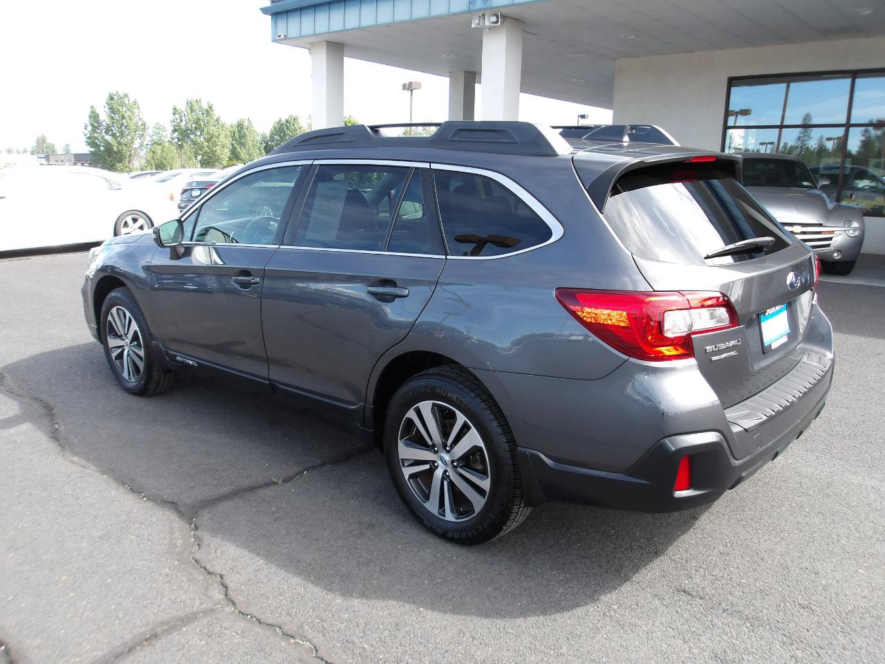 Used 2018 Subaru Outback 2.5i Limited w/ Popular Package #2 AWD/4WD image 3