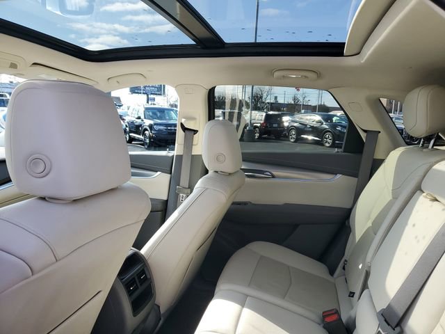 Certified 2021 Cadillac XT5 Premium Luxury w/ LPO, Floor Liner Package AWD/4WD image 9