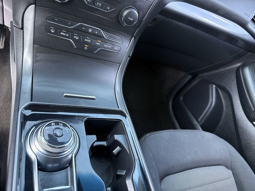 Used 2020 Ford Edge SE FWD image 18