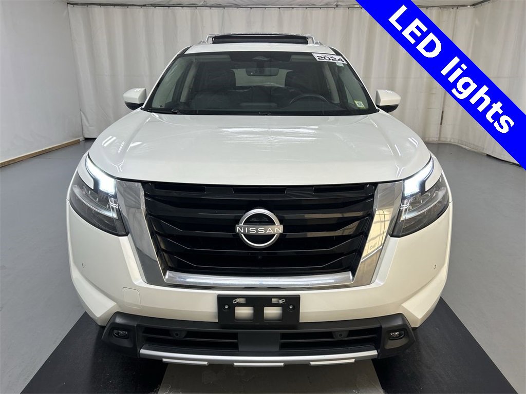 Used 2024 Nissan Pathfinder SL w/ SL Premium Package image 3