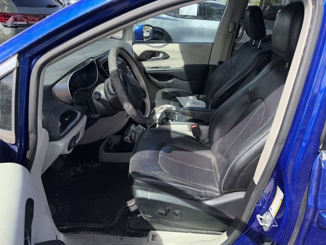Used 2019 Chrysler Pacifica Limited w/ Advanced Safetytec Group FWD image 8