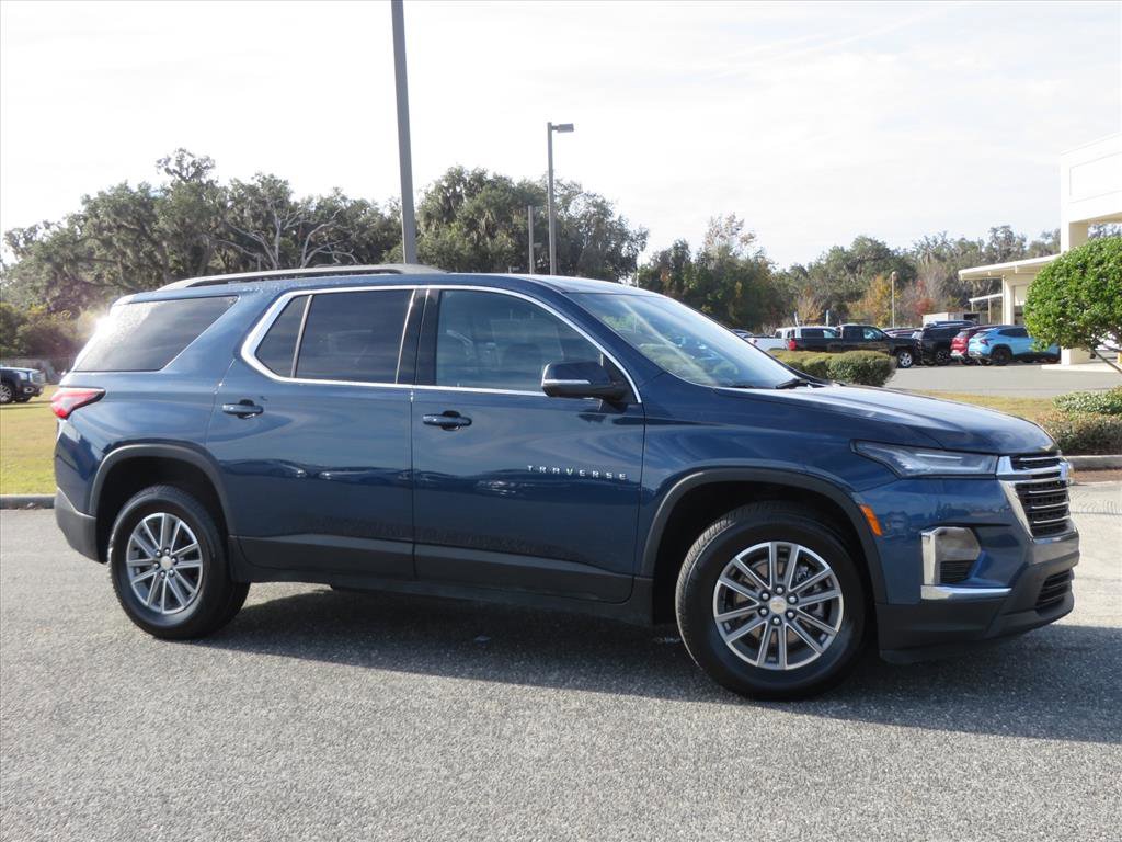 Used 2023 Chevrolet Traverse LT w/ Rear Camera Mirror Package image 2
