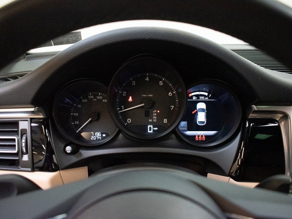 Certified 2025 Porsche Macan image 27