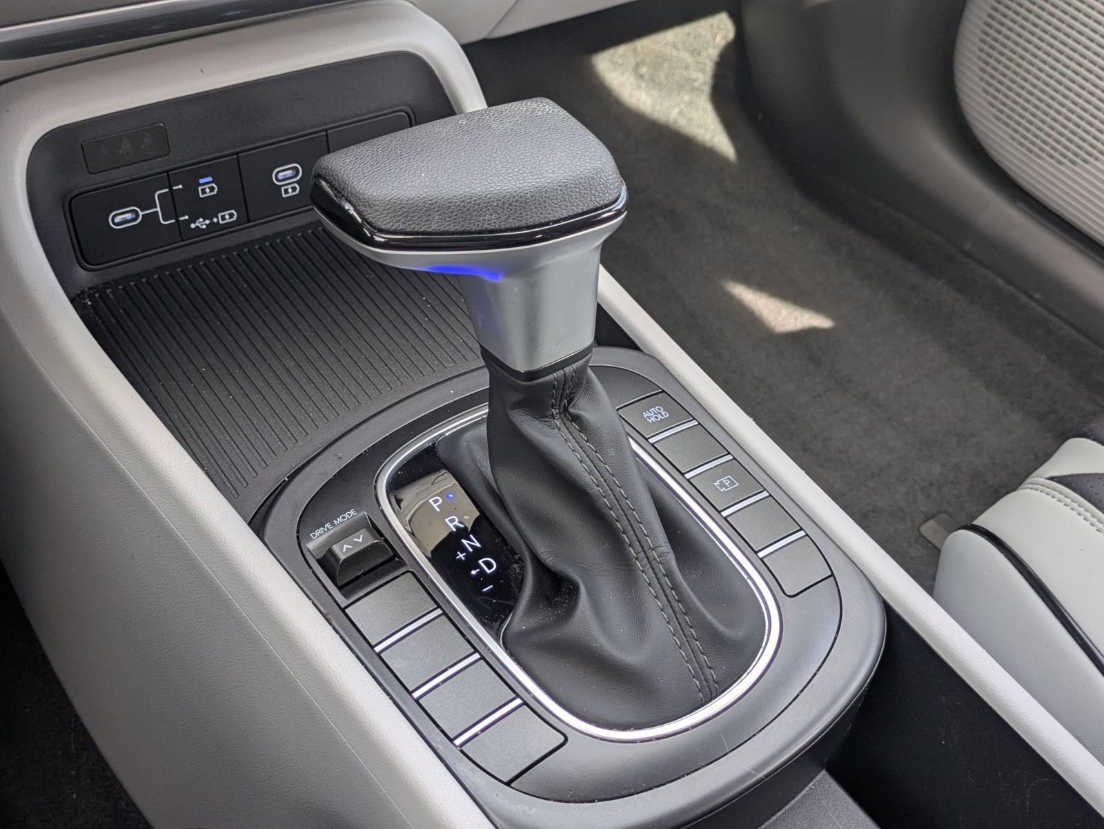 Used 2024 Hyundai Kona SE image 15