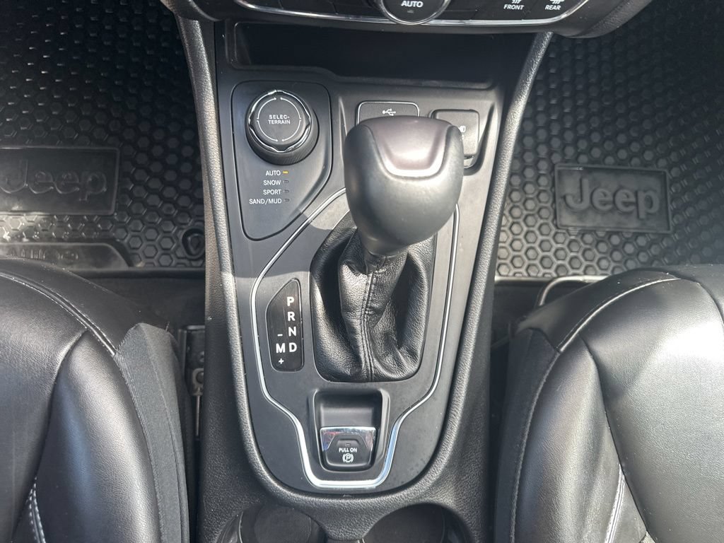 Used 2019 Jeep Cherokee Latitude Plus w/ Comfort/Convenience Group AWD/4WD image 6