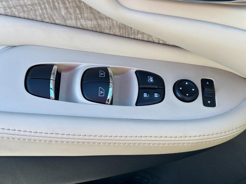 Used 2024 Nissan Murano SL image 16