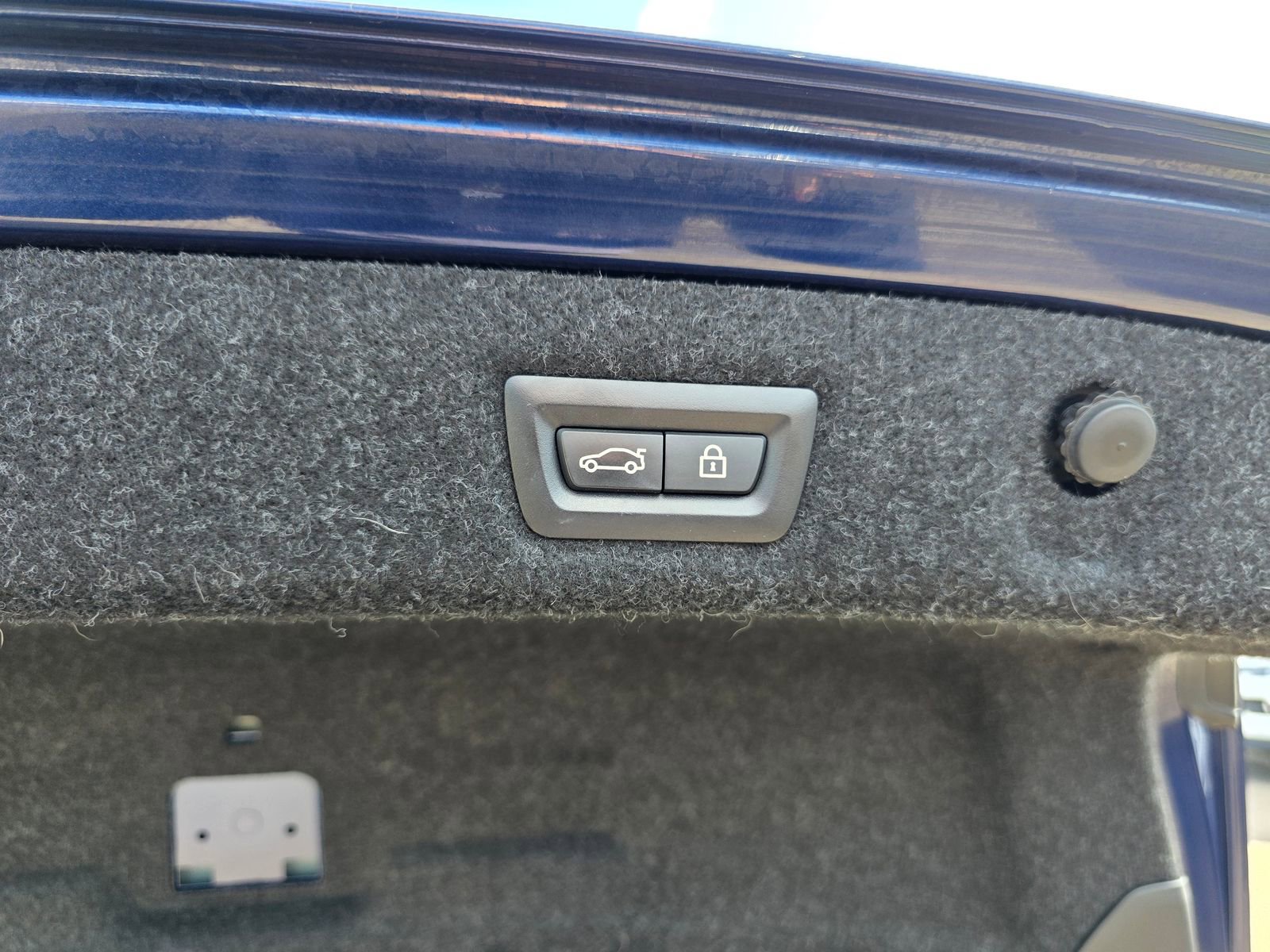 Used 2020 BMW 530e w/ Premium Package image 12