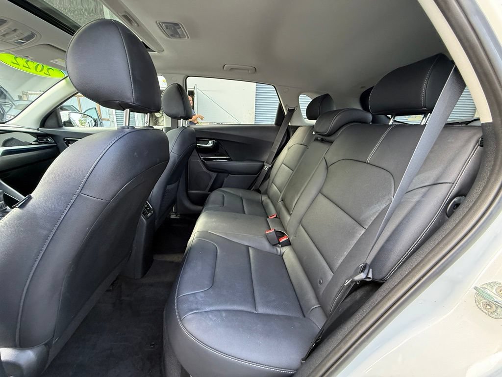 Certified 2022 Kia Niro Touring Special Edition FWD image 11