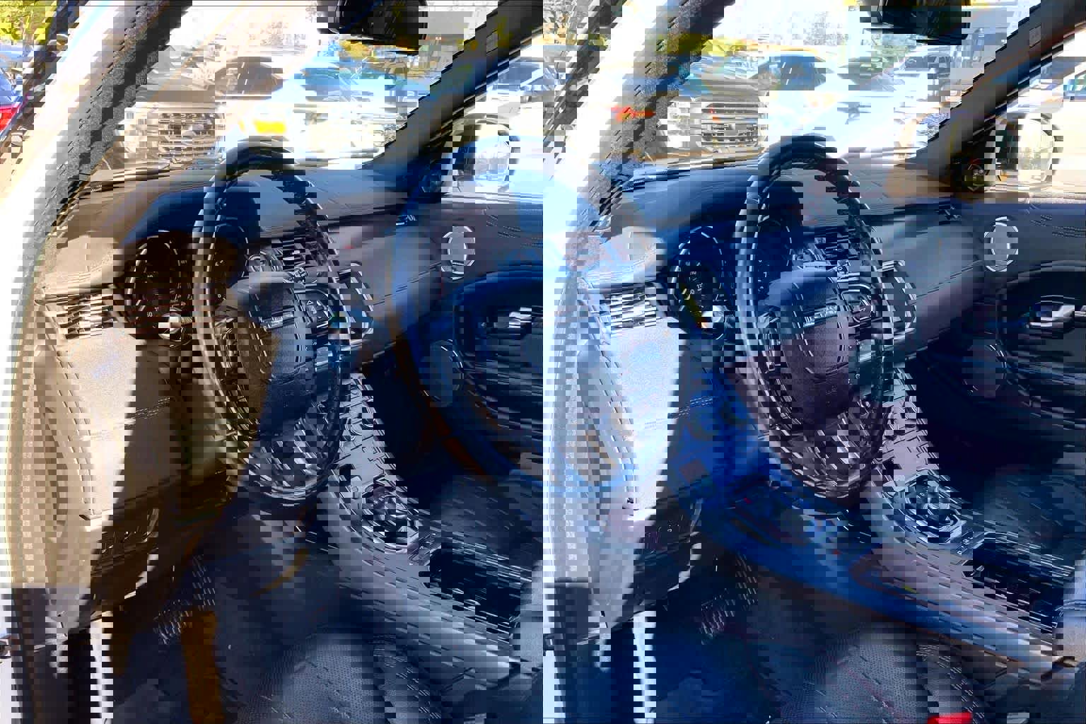 Used 2018 Land Rover Range Rover Evoque SE Premium image 15