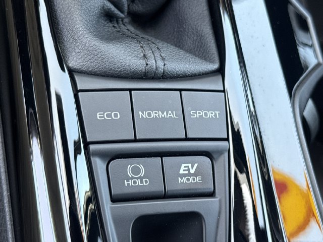 Used 2025 Toyota Camry XSE FWD image 31