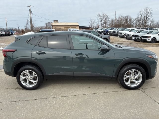 Used 2025 Chevrolet Trax LS w/ LS Convenience Package image 10