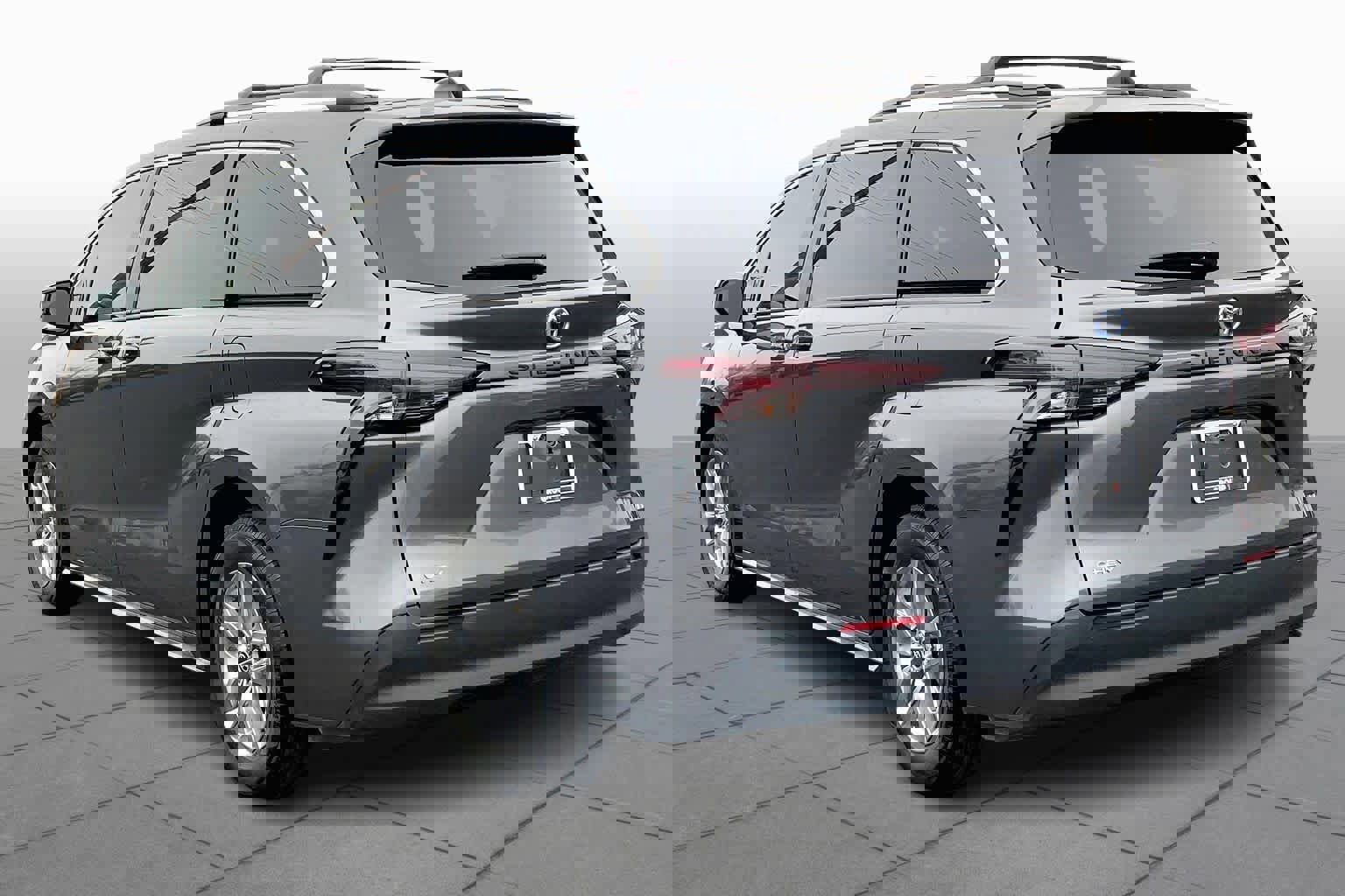 Used 2025 Toyota Sienna LE image 12