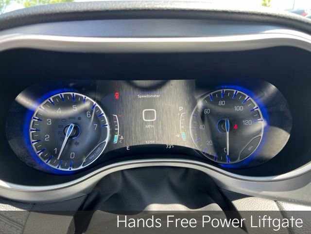 Used 2021 Chrysler Pacifica Touring-L w/ Uconnect Theater Family Group AWD/4WD image 11
